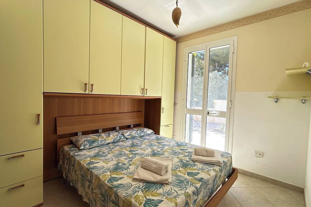 Small House + Studio Apartment And Large Garden Just A Few Steps From The Beach in Santa Cesarea Terme, Provincia de Lecce