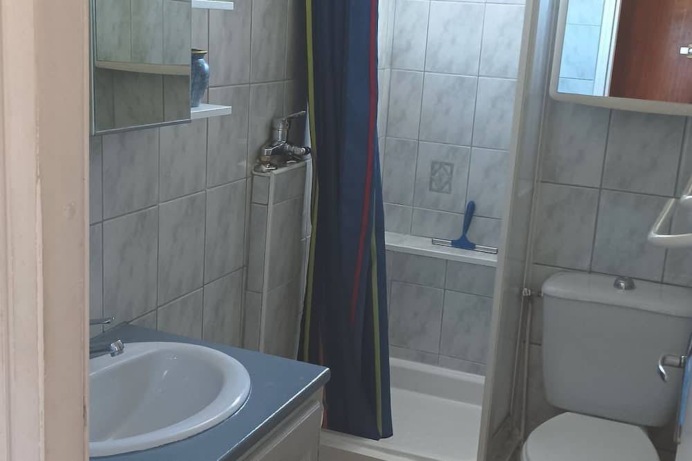 Appartement entier, Lara 1 - Grand T2 Loggia Parking privatif Près port, plage, Ile Loisirs in Cap d'Agde, Agde
