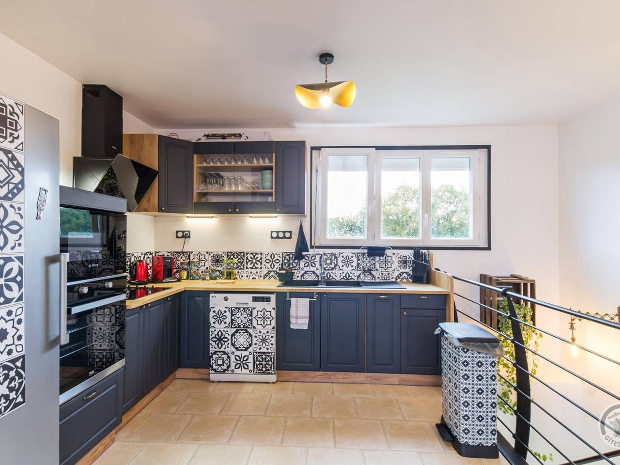 Maison rénovée avec jardin clos et vue historique in Quettehou, Région de Cherbourg