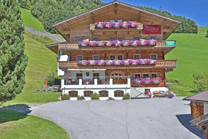 Hôtel pour 4 personnes, avec Balcon et Terrasse ainsi que Jardin et Sauna à Gerlos