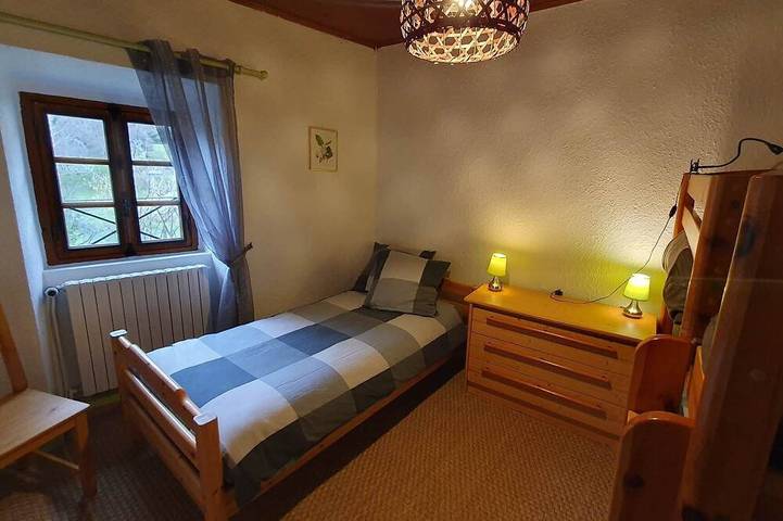 Location de vacances pour 10 personnes, avec jardin ainsi que jacuzzi et balcon, animaux acceptés dans Col De L Escrinet - 3