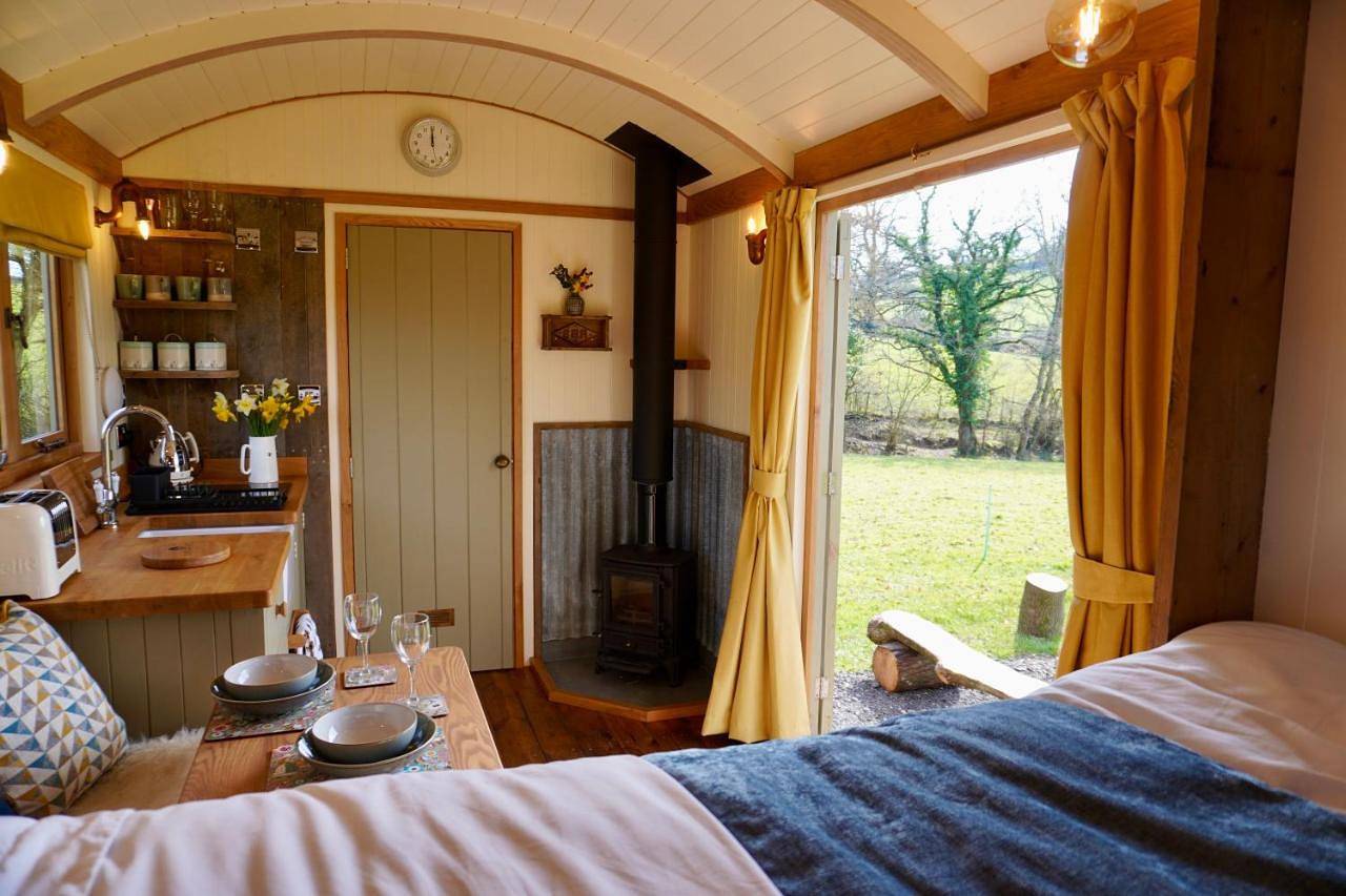 Little Ash Glamping - Luxury Shepherd's Huts in Trusham, Dartmoor