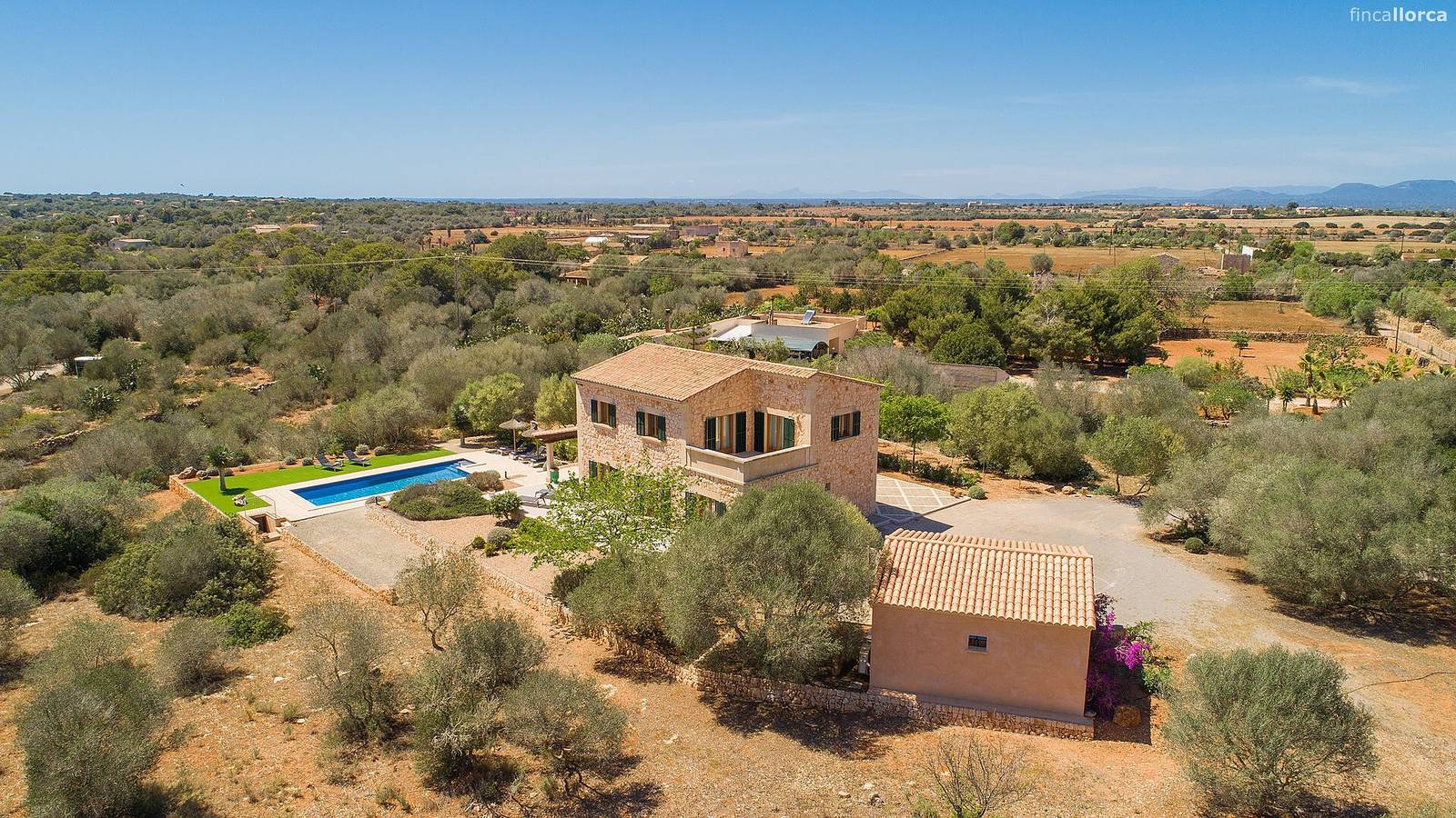 Villa Sa Pleta Petita mit Bergblick, Pool und Wlan in Ses Salines, Mallorcas Küste