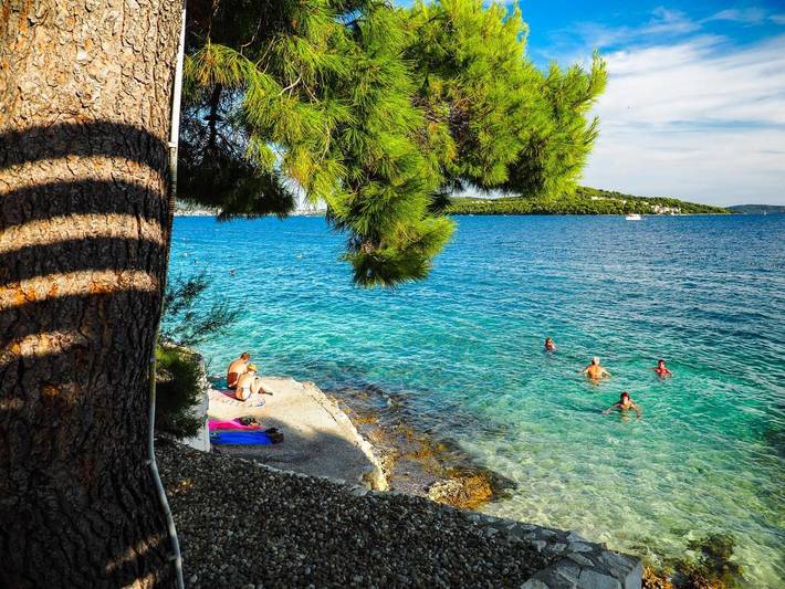 Camping pour 3 personnes, avec jardin ainsi que vue et piscine, animaux acceptés dans Split-Dalmatie - 3