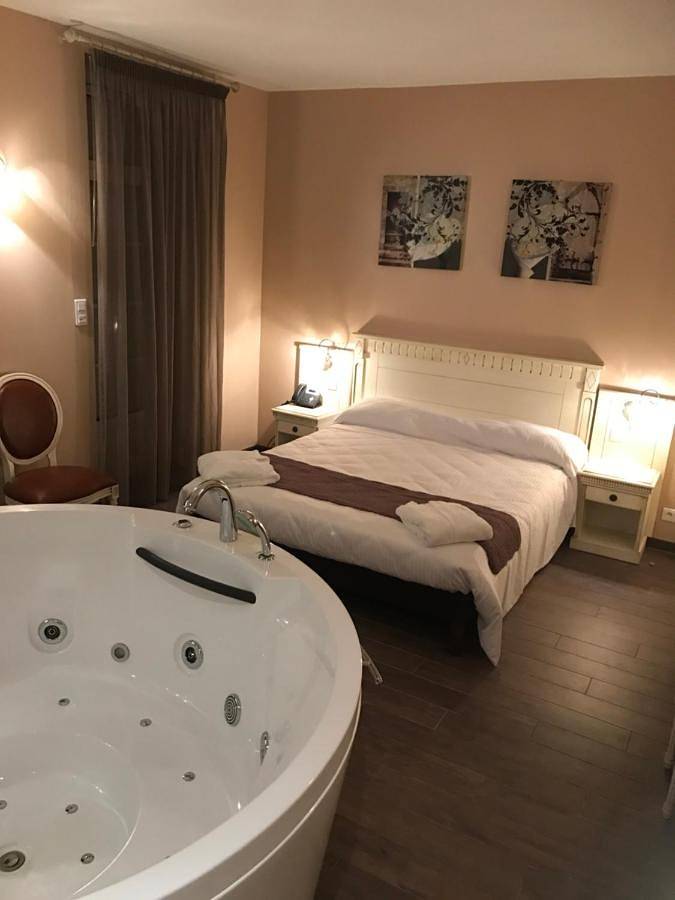 Hôtel pour 2 personnes, avec Terrasse et Jacuzzi ainsi que Jardin et Vue à Mirepoix