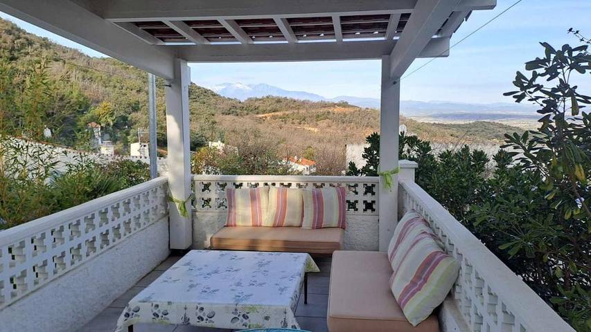 Location de vacances pour 2 personnes, avec vue ainsi que piscine et jardin à Laroque-des-Albères - 3