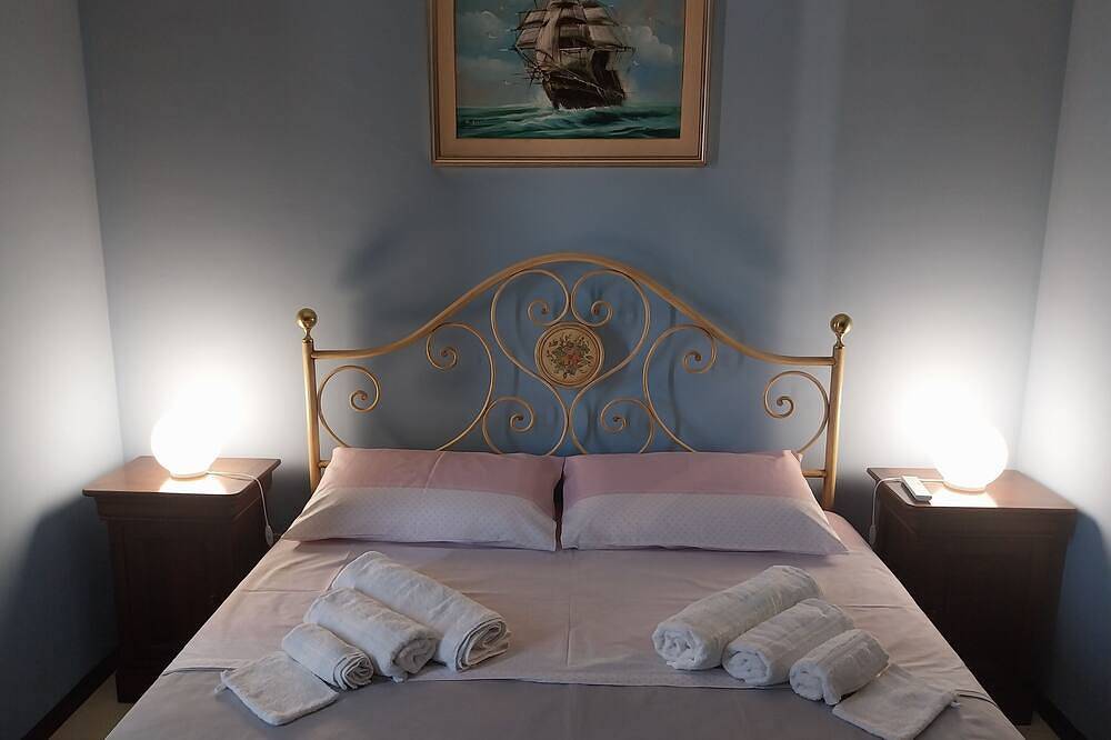 Apartamento entero, Cozy apartment, nice location for families or 2 couples (1 baby crib) in Donigala Fenughedu, Oristán