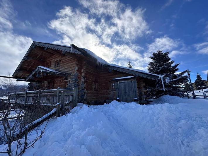 Chalet pour 14 personnes, avec sauna et jardin ainsi que vue et piscine, animaux acceptés à Bolquère
