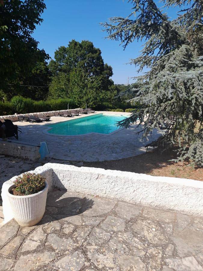 Location de vacances pour 2 personnes, avec Terrasse et Jardin ainsi que Piscine et Vue à Santa Lucia (Bari)