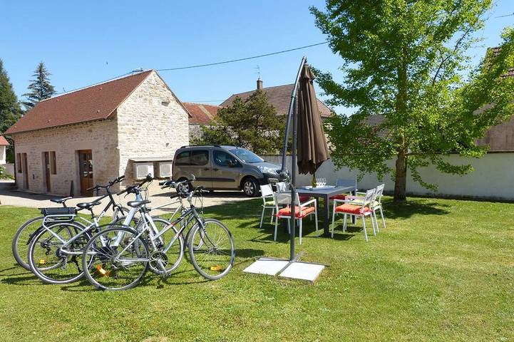 Gîte pour 4 personnes, avec jardin dans Corpeau