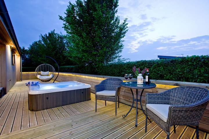 Chalet for 2 people, with hot tub in Somerset