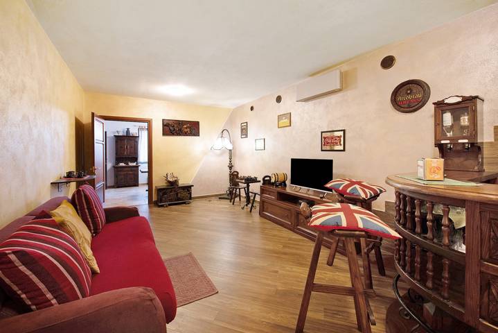 Casa vacacional "Baia di Campo" con piscina compartida, jardín privado y Wi-Fi in Campomorone, Val Polcevera