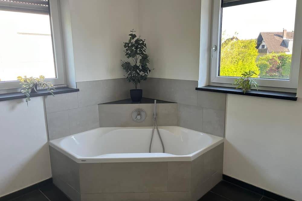 Ganze Wohnung, Apartment mit zwei Doppelzimmern in Altdorf bei Nürnberg, Frankenalb