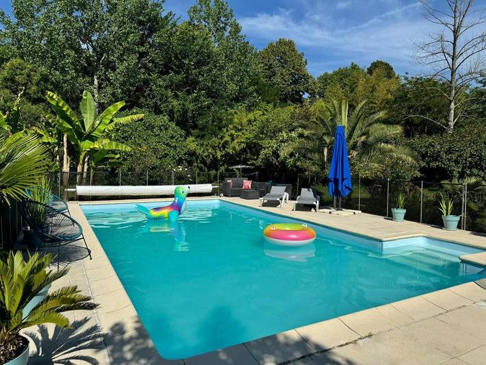 Location de vacances pour 5 personnes, avec Terrasse et Jardin ainsi que Piscine et Vue à Grisolles
