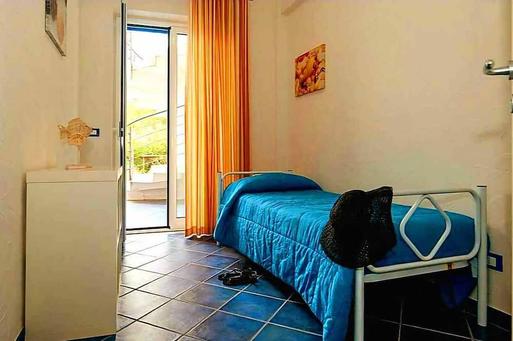 Entire apartment, Seaview 3-room apartment- 3 min by car from the beach in Scafa, Messina Province