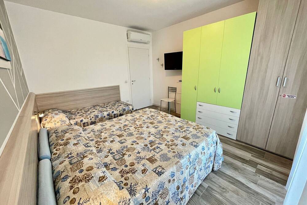 Appartement entier, Séjour dynamique avec piscine extérieure partagée in Porto Santa Margherita, Caorle