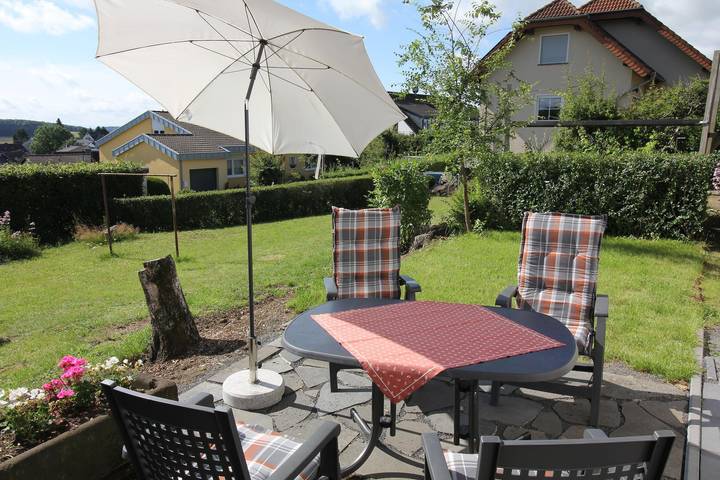 Ferienwohnung für 3 Personen, mit Terrasse in Mehren