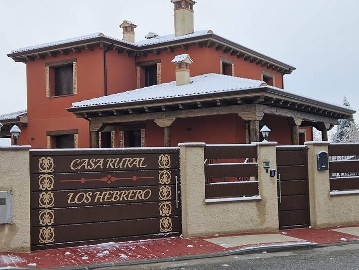 Casa rural para 11 personas, con jardín además de vistas y piscina, Familias con niños en Torrecaballeros - 3