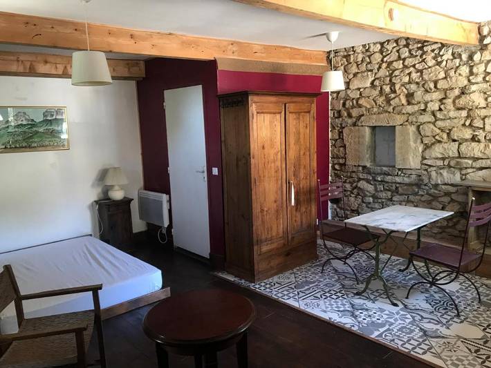 Appartement de vacances pour 2 personnes, avec terrasse et vue ainsi que piscine et jardin