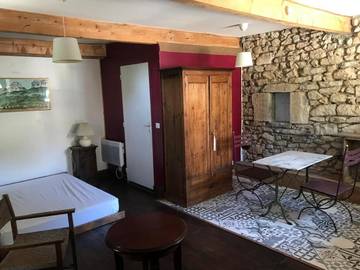 Gîte pour 2 personnes, avec piscine et vue ainsi que terrasse et jardin à Valflaunès