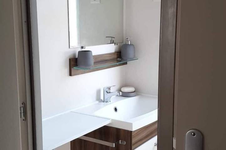 Casa móvil en camping 4 ****, jacuzzi, sauna, hammam, club infantil in Saint-Jean-de-Monts, Vandea