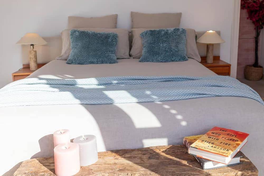 Casa Datscha: A 14-Bed Villa with Stunning Ocean and Mountain Views! in Cala Saladeta, Sant Antoni de Portmany