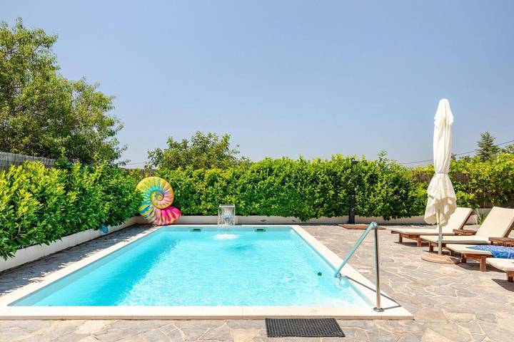 Ferienhaus für 5 Personen, mit Garten und Pool, mit Haustier