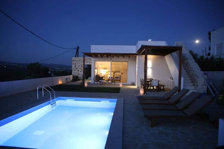 Villa für 4 Personen, mit Whirlpool und Terrasse sowie Garten in Kamilari