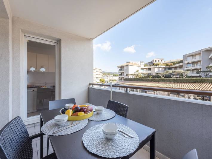 Gîte pour 4 personnes, avec balcon dans Office De Tourisme Cavalaire - 2