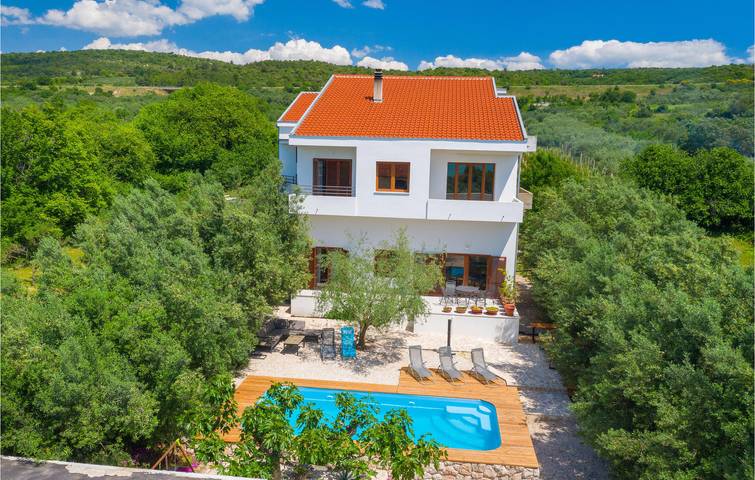 Gemütliche 2-Zimmer-Wohnung mit Pool, WLAN und 700 m zum Strand in Novigradsko More, Zadar