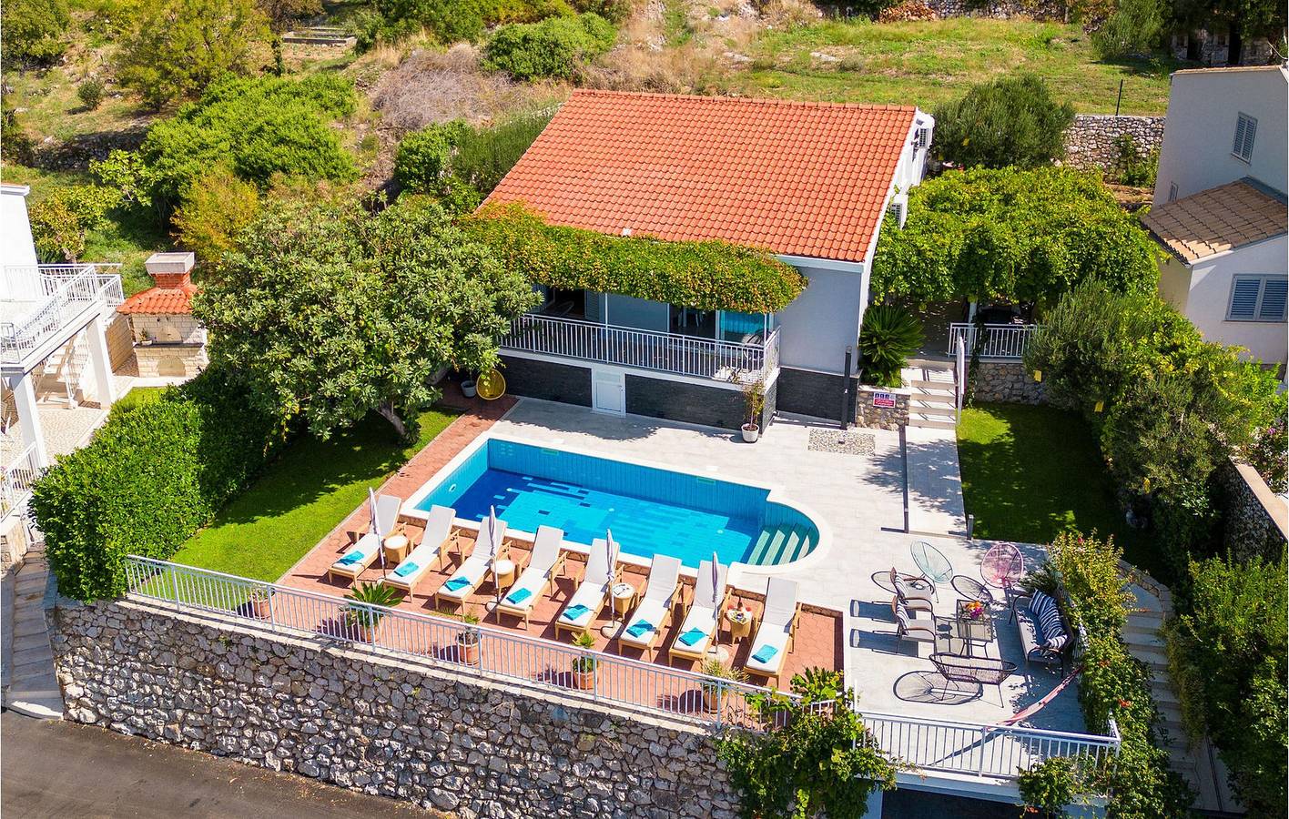 Apartment am Strand mit Meerblick, Pool und Terrasse – 2 km vom Strand entfernt in Mlini, Dubrovnik-Neretva