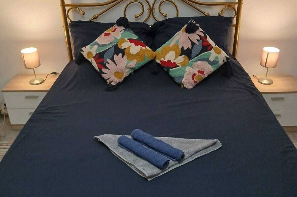 Entire apartment, El Encanto del Casco for 4 passengers + 2 parking spaces in Saragossa, Saragossa Province