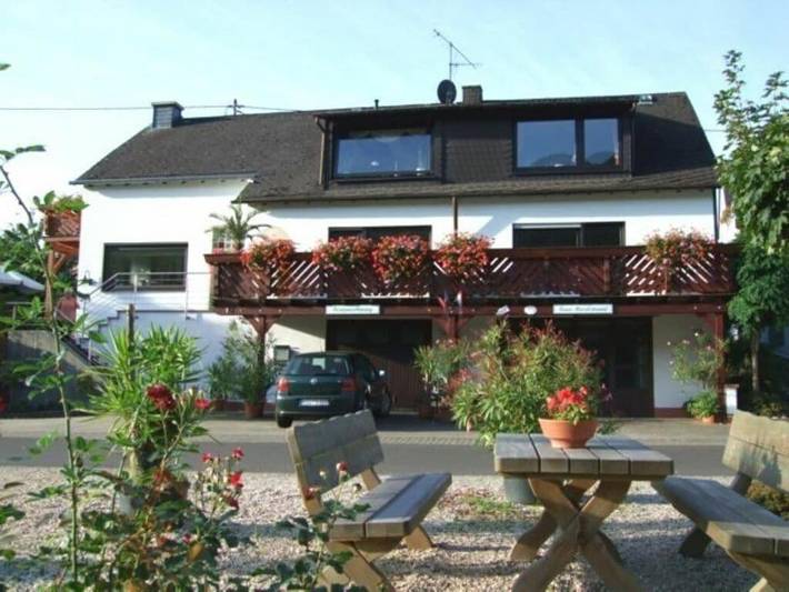 Ferienhaus für 4 Personen, mit Balkon und Garten in Lösnich