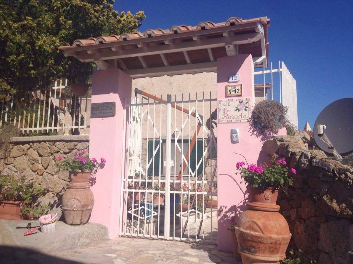 Large Double or Twin Room in Isola del Giglio