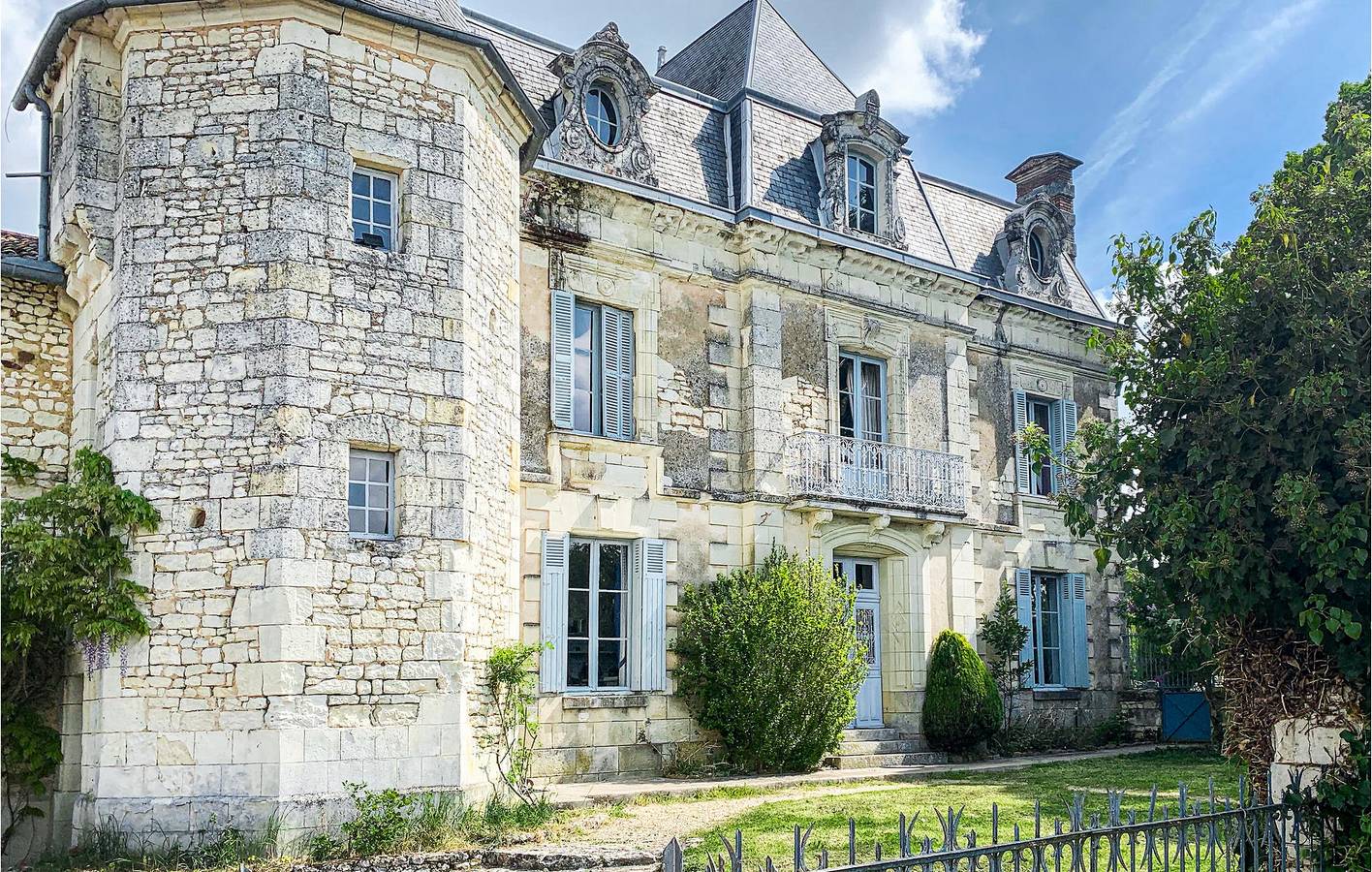 220 Sq. Ft. Apt avec TV, Piscine et Parking - 1.5km de Glénouze in Mouterre-Silly, Vienne (France)