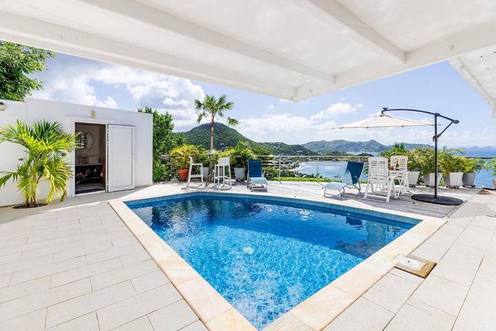 Gîte pour 2 personnes, avec vue et piscine ainsi que vue sur le lac et jardin dans Saint-Barthélemy - 2