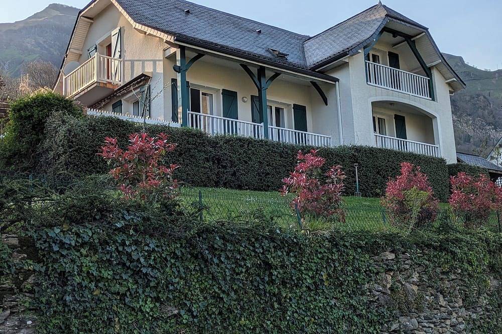 Large, comfortable house with exceptional mountain views in Laruns, Béarn