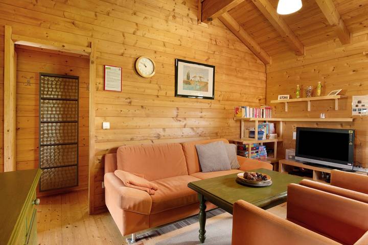 Entire apartment, Apartment 'Blockhaus Hedwig Eins' with Shared Pool, Private Terrace and Wi-Fi in Stamsried, Eastern Bavaria