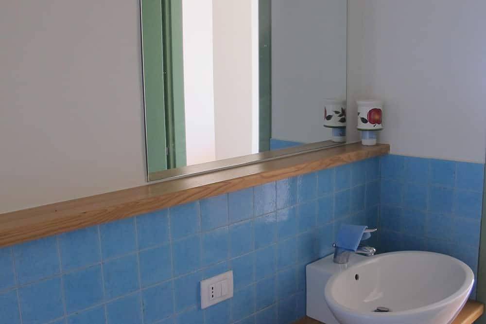 Apartamento entero, Piso / apartamento - Carloforte in Carloforte, Provincia de Carbonia-Iglesias