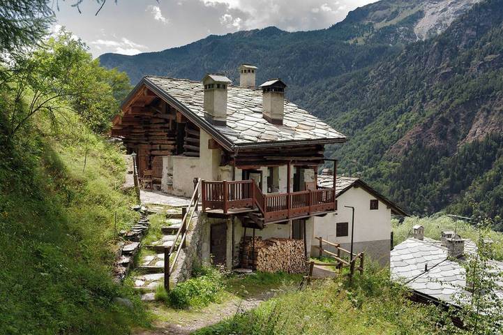 Chalet da MiRo - Authentic Rascard & Scenic View in Servaz (Valtournenche), Valtournenche