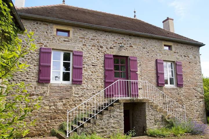 Gîte pour 6 personnes, avec jardin dans Burzy