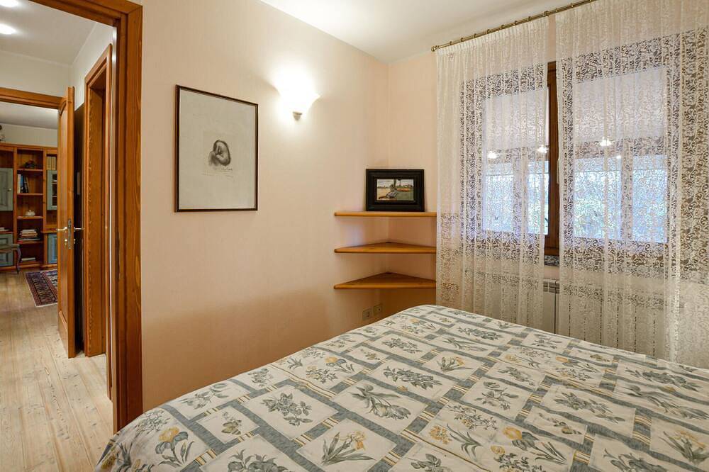 Wunderschönes Haus in Merone mit Außenpool in Merone, Brianza
