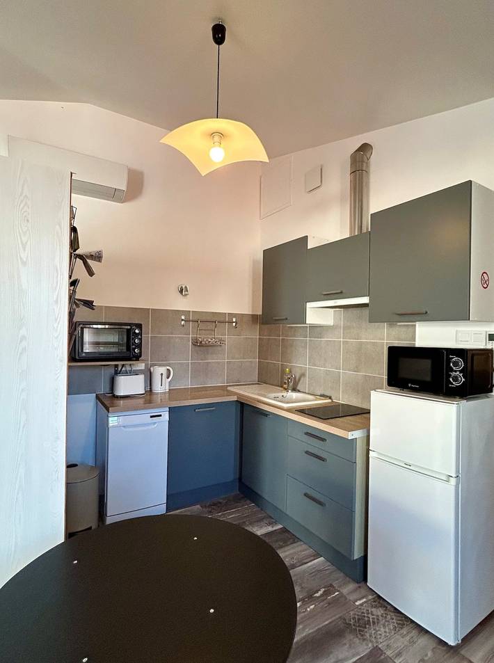 Entire apartment, Apartment 'Studio Saujon - Port Ribérou 50 M' with Wi-Fi in Saujon, Côte de Beauté