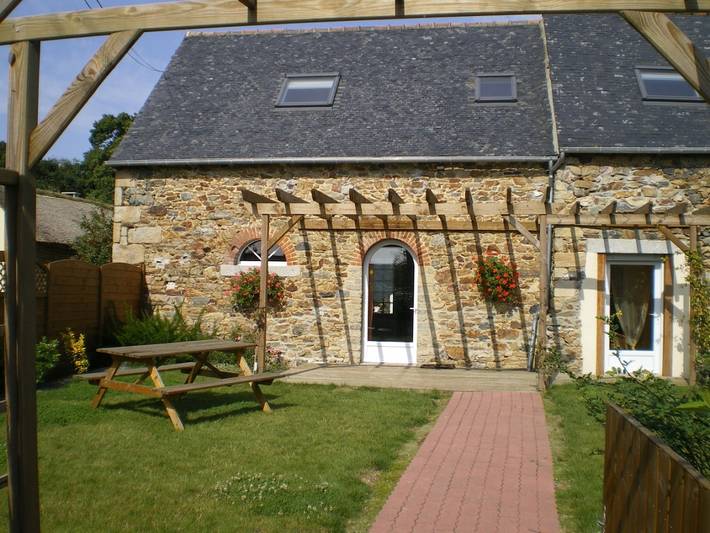 Gîte pour 8 personnes, avec piscine ainsi que terrasse et jardin à Hénanbihen - 3