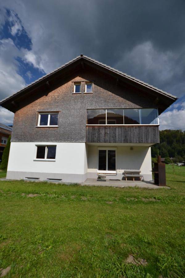 Gîte pour 8 personnes, avec Balcon ainsi que Terrasse et Vue à Bezau