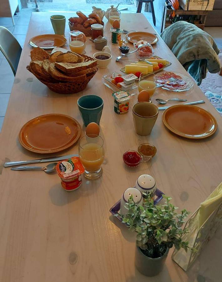 Location de vacances pour 3 personnes, avec vue ainsi que terrasse et jardin à Larochemillay - 4