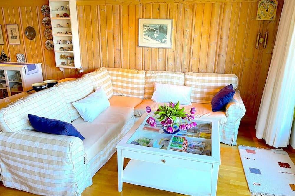 Geheel appartement, Swisshut Stunning Views Alps & Lake - Apart. Herzog 24 in Sigriswil, Meer van Thun