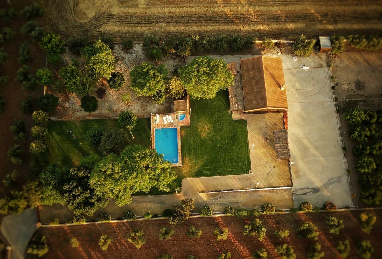Casa rural 'La Cabaña Piscina Y Jardín' con piscina privada y aire acondicionado in La Carlota, Provincia de Córdoba