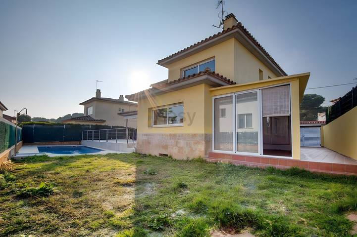 Chalet para 8 personas, con balcón y jardín en Baix Empordà - 4