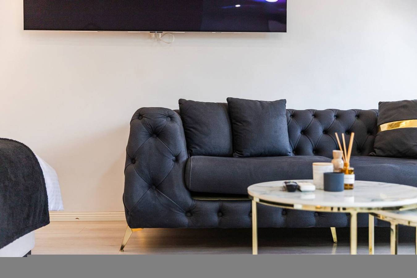 Ganze Wohnung, Central Comfy Spot | Studio for 2 with Wi-Fi in Tiranë, Albanien